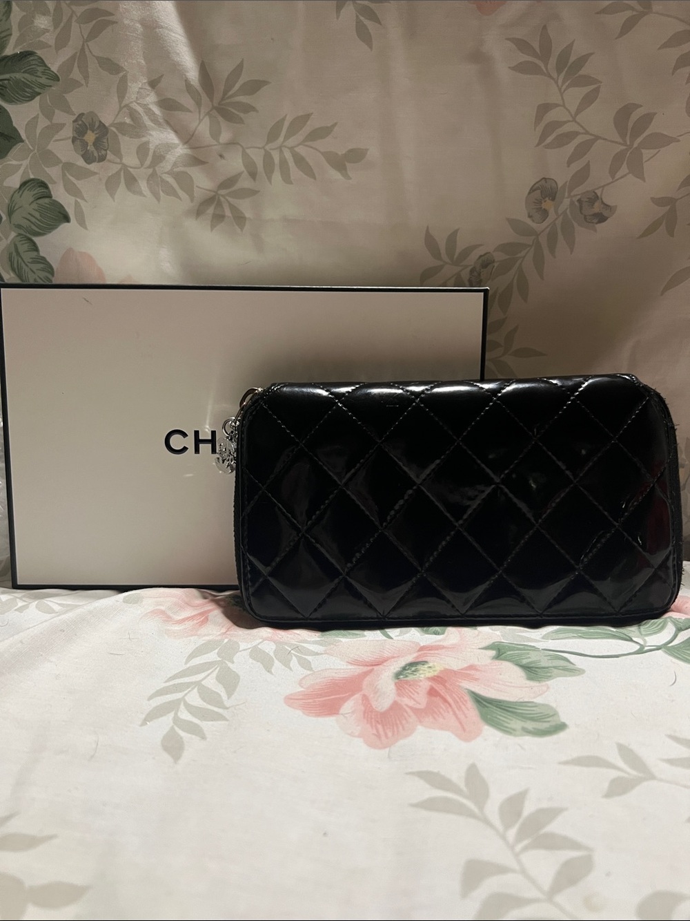 CHANEL Black Quilted Patent Leather Wallet with Silver CC - Picture 3 of 6